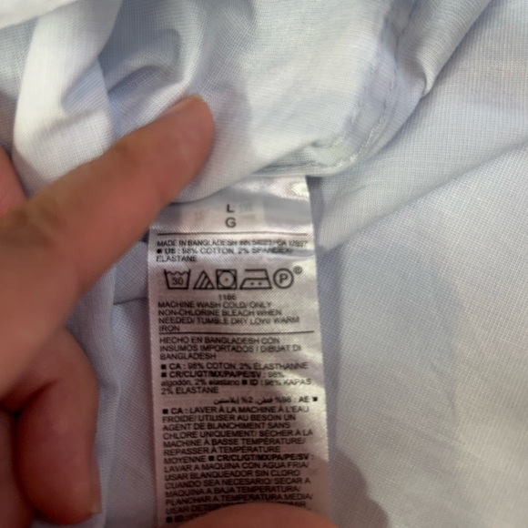 Old Navy Men Classic Fit Everyday Button Down Shirt - Picture 4 of 13